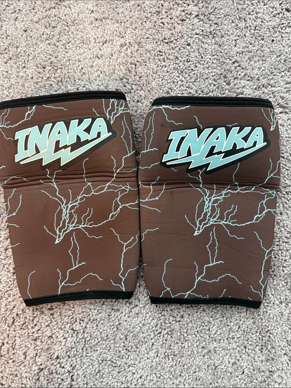 INAKA Lightning Bolt Knee sleeves in Brown & Light Blue